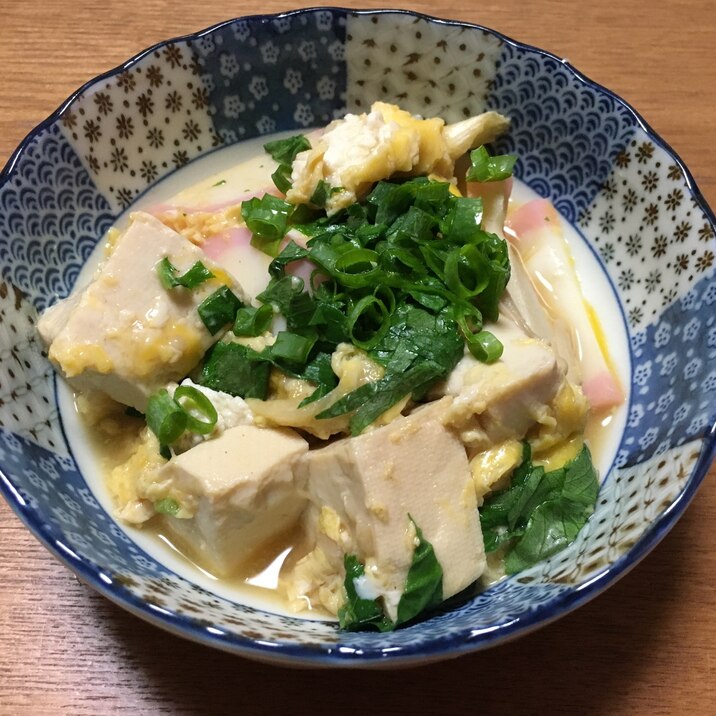 豆腐とかまぼこの卵とじ